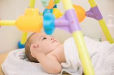 育婴培训：1~12个月宝宝大动作训练指南